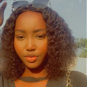 Meet your Posher, Aysha